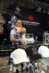Amsterdam 26 januari 2015
Winston Post draait als dj op de buddha to buddha stand op de modefabriek in de rai.
Goldbergh van Sandra Peet heeft een mooie stand.
Portare heeft twee neiwue merken. Pierre v Hooijdonk staat er met Metro Sneakers.
Mooie container als stand en Goosecraft heeft een hele mooie stand.