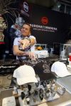 Amsterdam 26 januari 2015
Winston Post draait als dj op de buddha to buddha stand op de modefabriek in de rai.
Goldbergh van Sandra Peet heeft een mooie stand.
Portare heeft twee neiwue merken. Pierre v Hooijdonk staat er met Metro Sneakers.
Mooie container als stand en Goosecraft heeft een hele mooie stand.