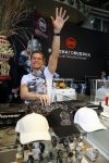 Amsterdam 26 januari 2015
Winston Post draait als dj op de buddha to buddha stand op de modefabriek in de rai.
Goldbergh van Sandra Peet heeft een mooie stand.
Portare heeft twee neiwue merken. Pierre v Hooijdonk staat er met Metro Sneakers.
Mooie container als stand en Goosecraft heeft een hele mooie stand.
