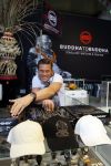 Amsterdam 26 januari 2015
Winston Post draait als dj op de buddha to buddha stand op de modefabriek in de rai.
Goldbergh van Sandra Peet heeft een mooie stand.
Portare heeft twee neiwue merken. Pierre v Hooijdonk staat er met Metro Sneakers.
Mooie container als stand en Goosecraft heeft een hele mooie stand.