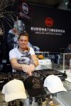Amsterdam 26 januari 2015
Winston Post draait als dj op de buddha to buddha stand op de modefabriek in de rai.
Goldbergh van Sandra Peet heeft een mooie stand.
Portare heeft twee neiwue merken. Pierre v Hooijdonk staat er met Metro Sneakers.
Mooie container als stand en Goosecraft heeft een hele mooie stand.