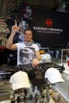 Amsterdam 26 januari 2015
Winston Post draait als dj op de buddha to buddha stand op de modefabriek in de rai.
Goldbergh van Sandra Peet heeft een mooie stand.
Portare heeft twee neiwue merken. Pierre v Hooijdonk staat er met Metro Sneakers.
Mooie container als stand en Goosecraft heeft een hele mooie stand.