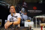 Amsterdam 26 januari 2015
Winston Post draait als dj op de buddha to buddha stand op de modefabriek in de rai.
Goldbergh van Sandra Peet heeft een mooie stand.
Portare heeft twee neiwue merken. Pierre v Hooijdonk staat er met Metro Sneakers.
Mooie container als stand en Goosecraft heeft een hele mooie stand.