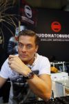 Amsterdam 26 januari 2015
Winston Post draait als dj op de buddha to buddha stand op de modefabriek in de rai.
Goldbergh van Sandra Peet heeft een mooie stand.
Portare heeft twee neiwue merken. Pierre v Hooijdonk staat er met Metro Sneakers.
Mooie container als stand en Goosecraft heeft een hele mooie stand.