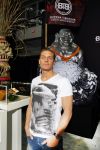 Amsterdam 26 januari 2015
Winston Post draait als dj op de buddha to buddha stand op de modefabriek in de rai.
Goldbergh van Sandra Peet heeft een mooie stand.
Portare heeft twee neiwue merken. Pierre v Hooijdonk staat er met Metro Sneakers.
Mooie container als stand en Goosecraft heeft een hele mooie stand.