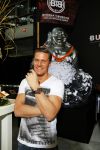Amsterdam 26 januari 2015
Winston Post draait als dj op de buddha to buddha stand op de modefabriek in de rai.
Goldbergh van Sandra Peet heeft een mooie stand.
Portare heeft twee neiwue merken. Pierre v Hooijdonk staat er met Metro Sneakers.
Mooie container als stand en Goosecraft heeft een hele mooie stand.