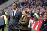 Amsterdam 7 februari 2016
Afscheid John Heitinga voor de wedstrijd AJAX-Feyenoord in de arena.
Zijn vrouw Charlotte Sophie en kinderen Jezebel en Lennox zijn ook aanwezig.
Edwin v d Sar