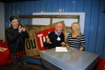 Amsterdam 28 januari 2016
Enzo Knol krijt van Youtube award vanwege zijn 1 miljoen abonnees.
Zijn hele familie incl Dee waren aanwezig.