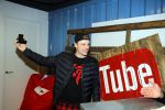 Amsterdam 28 januari 2016
Enzo Knol krijt van Youtube award vanwege zijn 1 miljoen abonnees.
Zijn hele familie incl Dee waren aanwezig.