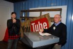 Amsterdam 28 januari 2016
Enzo Knol krijt van Youtube award vanwege zijn 1 miljoen abonnees.
Zijn hele familie incl Dee waren aanwezig.
