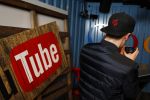 Amsterdam 28 januari 2016
Enzo Knol krijt van Youtube award vanwege zijn 1 miljoen abonnees.
Zijn hele familie incl Dee waren aanwezig.