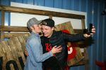 Amsterdam 28 januari 2016
Enzo Knol krijt van Youtube award vanwege zijn 1 miljoen abonnees.
Zijn hele familie incl Dee waren aanwezig. Enzo met zijn broer Milan