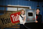 Amsterdam 28 januari 2016
Enzo Knol krijt van Youtube award vanwege zijn 1 miljoen abonnees.
Zijn hele familie incl Dee waren aanwezig.