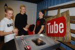 Amsterdam 28 januari 2016
Enzo Knol krijt van Youtube award vanwege zijn 1 miljoen abonnees.
Zijn hele familie incl Dee waren aanwezig.