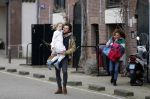 Amsterdam 6 februari 2016
Katja Schuurman en haar vriend Freek v Noortwijk hallen samen Sammie op bij haar vader Thijs Romer. Thijs woont net in een ander appartement.