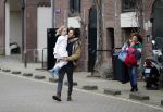 Amsterdam 6 februari 2016
Katja Schuurman en haar vriend Freek v Noortwijk hallen samen Sammie op bij haar vader Thijs Romer. Thijs woont net in een ander appartement.