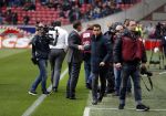 Amsterdam 7 februari 2016
Afscheid John Heitinga voor de wedstrijd AJAX-Feyenoord in de arena.
Zijn vrouw Charlotte Sophie en kinderen Jezebel en Lennox zijn ook aanwezig.
Giovanni v Bronkhorst en Frank de Boer