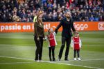 Amsterdam 7 februari 2016
Afscheid John Heitinga voor de wedstrijd AJAX-Feyenoord in de arena.
Zijn vrouw Charlotte Sophie en kinderen Jezebel en Lennox zijn ook aanwezig.