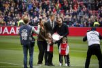 Amsterdam 7 februari 2016
Afscheid John Heitinga voor de wedstrijd AJAX-Feyenoord in de arena.
Zijn vrouw Charlotte Sophie en kinderen Jezebel en Lennox zijn ook aanwezig.
Edwin v d Sar