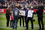 Amsterdam 7 februari 2016
Afscheid John Heitinga voor de wedstrijd AJAX-Feyenoord in de arena.
Zijn vrouw Charlotte Sophie en kinderen Jezebel en Lennox zijn ook aanwezig.