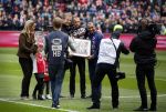Amsterdam 7 februari 2016
Afscheid John Heitinga voor de wedstrijd AJAX-Feyenoord in de arena.
Zijn vrouw Charlotte Sophie en kinderen Jezebel en Lennox zijn ook aanwezig.