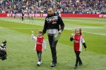 Amsterdam 7 februari 2016
Afscheid John Heitinga voor de wedstrijd AJAX-Feyenoord in de arena.
Zijn vrouw Charlotte Sophie en kinderen Jezebel en Lennox zijn ook aanwezig.