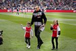 Amsterdam 7 februari 2016
Afscheid John Heitinga voor de wedstrijd AJAX-Feyenoord in de arena.
Zijn vrouw Charlotte Sophie en kinderen Jezebel en Lennox zijn ook aanwezig.