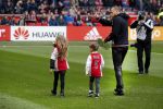 Amsterdam 7 februari 2016
Afscheid John Heitinga voor de wedstrijd AJAX-Feyenoord in de arena.
Zijn vrouw Charlotte Sophie en kinderen Jezebel en Lennox zijn ook aanwezig.