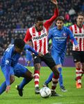 Eindhoven, 24 Januari 2016
Kompetitiewedstrijd PSV-FC Twente, eindstand 4-2
Eindhoven, 24 Januari 2016
Kompetitiewedstrijd PSV-FC Twente, eindstand 4-2
Joshua Brenet in duel met Tapia