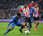 Eindhoven, 24 Januari 2016
Kompetitiewedstrijd PSV-FC Twente, eindstand 4-2
Eindhoven, 24 Januari 2016
Kompetitiewedstrijd PSV-FC Twente, eindstand 4-2
Joshua Brenet in duel met Tapia
