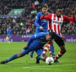 Eindhoven, 24 Januari 2016
Kompetitiewedstrijd PSV-FC Twente, eindstand 4-2
Eindhoven, 24 Januari 2016
Kompetitiewedstrijd PSV-FC Twente, eindstand 4-2
Joshua Brenet in duel met Tapia