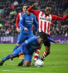 Eindhoven, 24 Januari 2016
Kompetitiewedstrijd PSV-FC Twente, eindstand 4-2
Eindhoven, 24 Januari 2016
Kompetitiewedstrijd PSV-FC Twente, eindstand 4-2
Joshua Brenet in duel met Tapia
