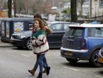 Amsterdam 6 februari 2016
Katja Schuurman en haar vriend Freek v Noortwijk hallen samen Sammie op bij haar vader Thijs Romer. Thijs woont net in een ander appartement.
