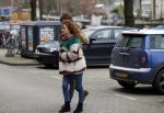 Amsterdam 6 februari 2016
Katja Schuurman en haar vriend Freek v Noortwijk hallen samen Sammie op bij haar vader Thijs Romer. Thijs woont net in een ander appartement.