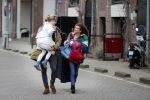 Amsterdam 6 februari 2016
Katja Schuurman en haar vriend Freek v Noortwijk hallen samen Sammie op bij haar vader Thijs Romer. Thijs woont net in een ander appartement.