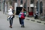 Amsterdam 6 februari 2016
Katja Schuurman en haar vriend Freek v Noortwijk hallen samen Sammie op bij haar vader Thijs Romer. Thijs woont net in een ander appartement.