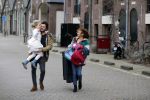 Amsterdam 6 februari 2016
Katja Schuurman en haar vriend Freek v Noortwijk hallen samen Sammie op bij haar vader Thijs Romer. Thijs woont net in een ander appartement.