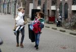 Amsterdam 6 februari 2016
Katja Schuurman en haar vriend Freek v Noortwijk hallen samen Sammie op bij haar vader Thijs Romer. Thijs woont net in een ander appartement.