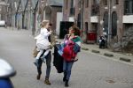 Amsterdam 6 februari 2016
Katja Schuurman en haar vriend Freek v Noortwijk hallen samen Sammie op bij haar vader Thijs Romer. Thijs woont net in een ander appartement.