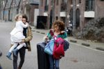 Amsterdam 6 februari 2016
Katja Schuurman en haar vriend Freek v Noortwijk hallen samen Sammie op bij haar vader Thijs Romer. Thijs woont net in een ander appartement.