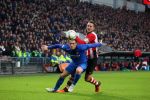 Eindhoven, 24 Januari 2016
PSV-FC Twente, eindstand 4-2  Kompetitie Seizoen 2015/2016
Luuk de Jong in duel met Robbert Schilder