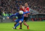 Eindhoven, 24 Januari 2016
PSV-FC Twente, eindstand 4-2  Kompetitie Seizoen 2015/2016
Luuk de Jong in duel met Robbert Schilder