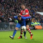 Eindhoven, 24 Januari 2016
PSV-FC Twente, eindstand 4-2  Kompetitie Seizoen 2015/2016
Luuk de Jong in duel met Robbert Schilder