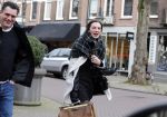 Amsterdam 1 februari 2016
Winnares Maan de Steenwinkel (tvoh) met haar manager / begeleider Dim Paulson in Amsterdam zuid