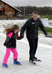 Biddinghuizen 31 januari 2016
Training voor de hollandse 100 op de schaatsbaan van Biddinghuizen. Aanwezig oa Prins Bernhard jr met kinderen Prinses Marilene Prins Maurits en Prinses Anna Prins Pieter Christiaan Prinses Emma Prinses Margriet Leontien Zijlaard v Moorsel met man Michael Zijlaard en dochter Indy Rosanna Kluivert met Patrick Nino Demy Shane en Justin Kluivert.