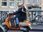 Amsterdam 23 januari 2016
Michelle v Nood en Koen Brouwer op hun vespa scooter.