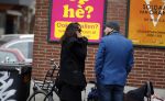 Amsterdam 22 januari 2016 
Monique Klemann met een kennis op straat in Amsterdam