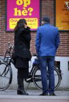 Amsterdam 22 januari 2016 
Monique Klemann met een kennis op straat in Amsterdam