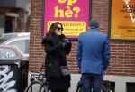 Amsterdam 22 januari 2016 
Monique Klemann met een kennis op straat in Amsterdam