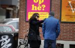 Amsterdam 22 januari 2016 
Monique Klemann met een kennis op straat in Amsterdam